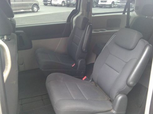 Used 2010 Dodge Grand Caravan SE image 7