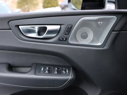 Used 2021 Volvo XC60 T6 R-Design image 33