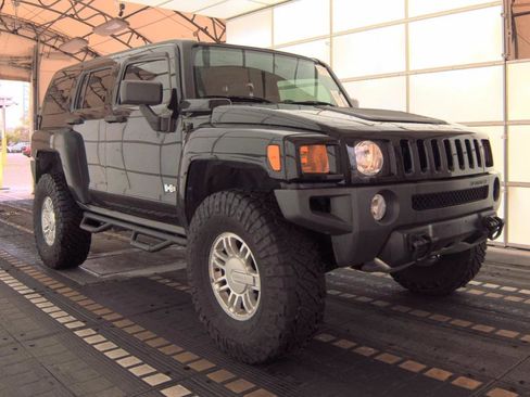 Used 2010 HUMMER H3 Luxury AWD/4WD image 3