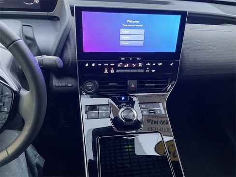 Used 2025 Toyota bZ4X AWD image 18