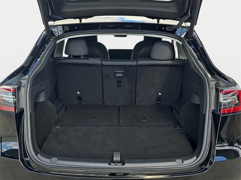 Used 2023 Tesla Model Y Long Range image 14