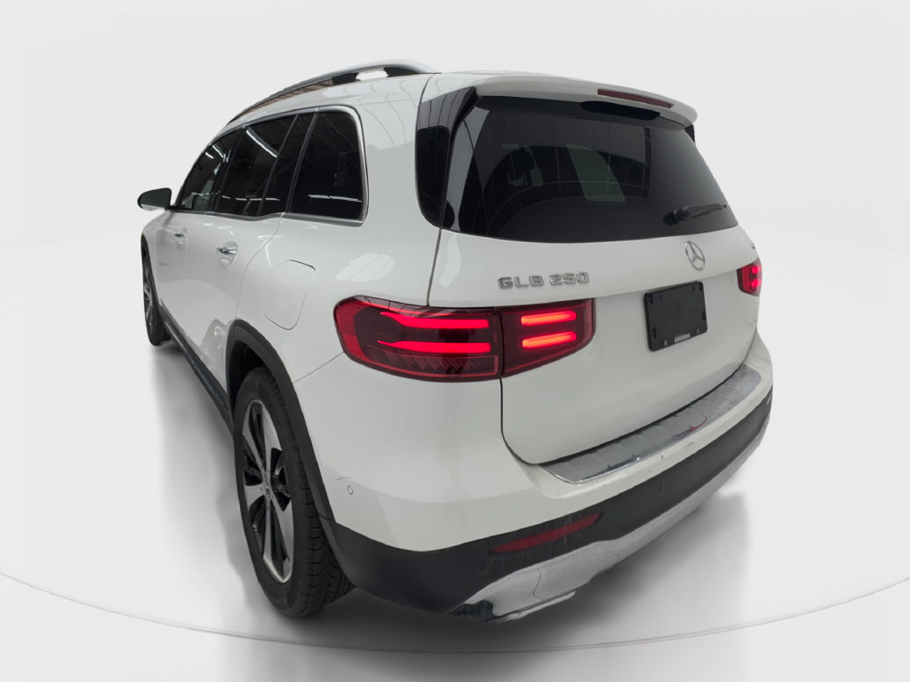 Used 2025 Mercedes-Benz GLB 250 4MATIC image 11