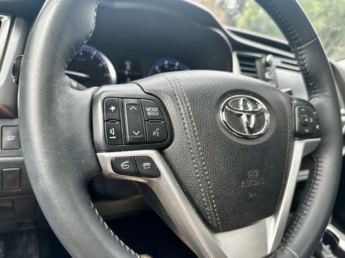 Used 2015 Toyota Highlander XLE AWD/4WD image 24