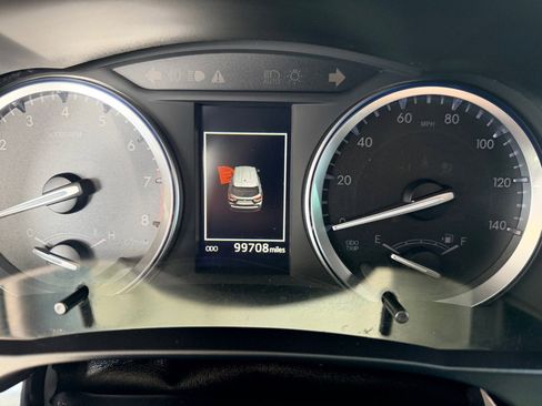 Used 2019 Toyota Highlander XLE image 11