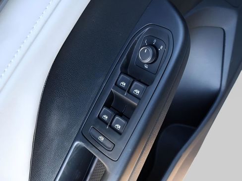 New 2025 Volkswagen Taos SE image 38