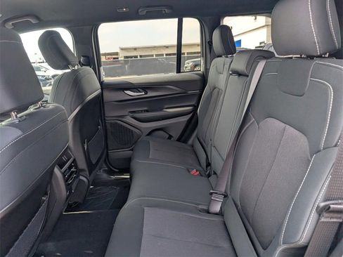 New 2025 Jeep Grand Cherokee Laredo image 10