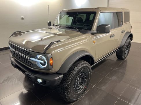 New 2026 Ford Bronco Badlands image 3