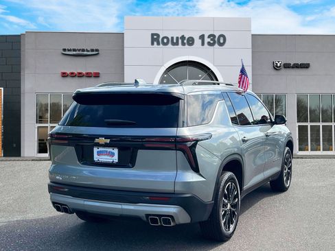Used 2025 Chevrolet Traverse LT w/ Sun and Wheel Package AWD/4WD image 4