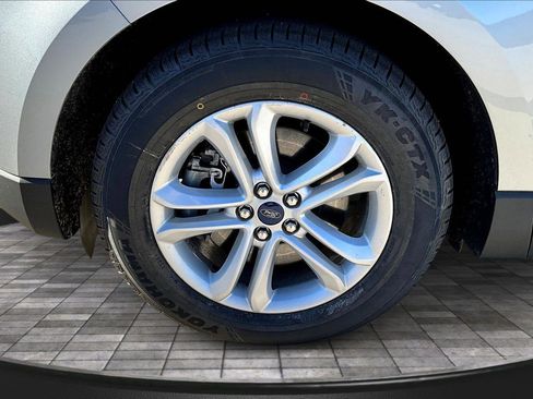Used 2020 Ford Edge SEL image 25