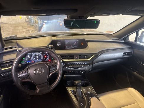 Used 2020 Lexus UX 250h w/ Premium Package image 10