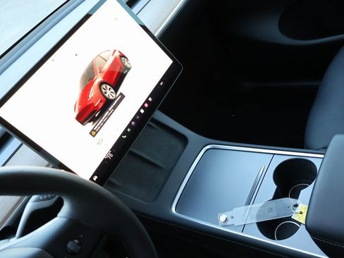 Used 2023 Tesla Model Y Long Range image 27