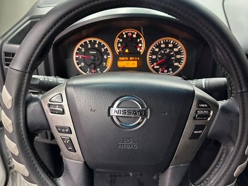 Used 2013 Nissan Titan SV w/ SV Value Truck Pkg RWD image 11
