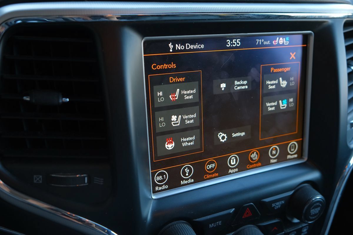 Used 2018 Jeep Grand Cherokee Summit w/ Skid Plate Group AWD/4WD image 25