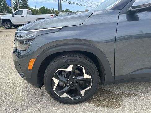 Used 2024 Kia Seltos EX FWD image 35