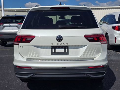 Used 2023 Volkswagen Tiguan SE w/ Panoramic Sunroof Package FWD image 5