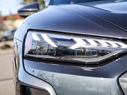 Used 2024 Audi e-tron GT Premium Plus image 10