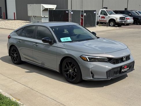 Used 2025 Honda Civic Sport image 3
