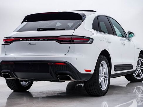 Certified 2025 Porsche Macan image 11