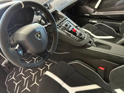 Used 2021 Lamborghini Aventador SVJ AWD/4WD image 13