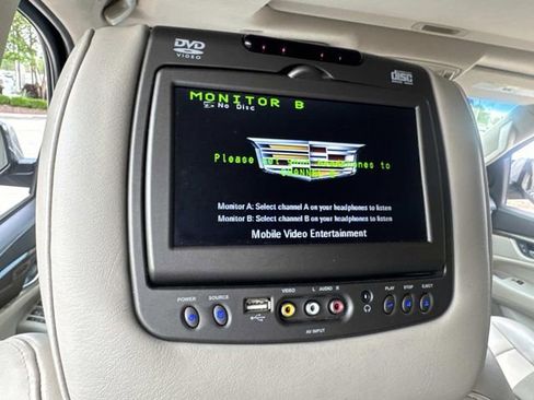 Used 2019 Cadillac Escalade Luxury AWD/4WD image 19
