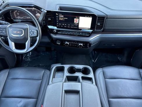 Used 2024 GMC Sierra 1500 SLT image 15