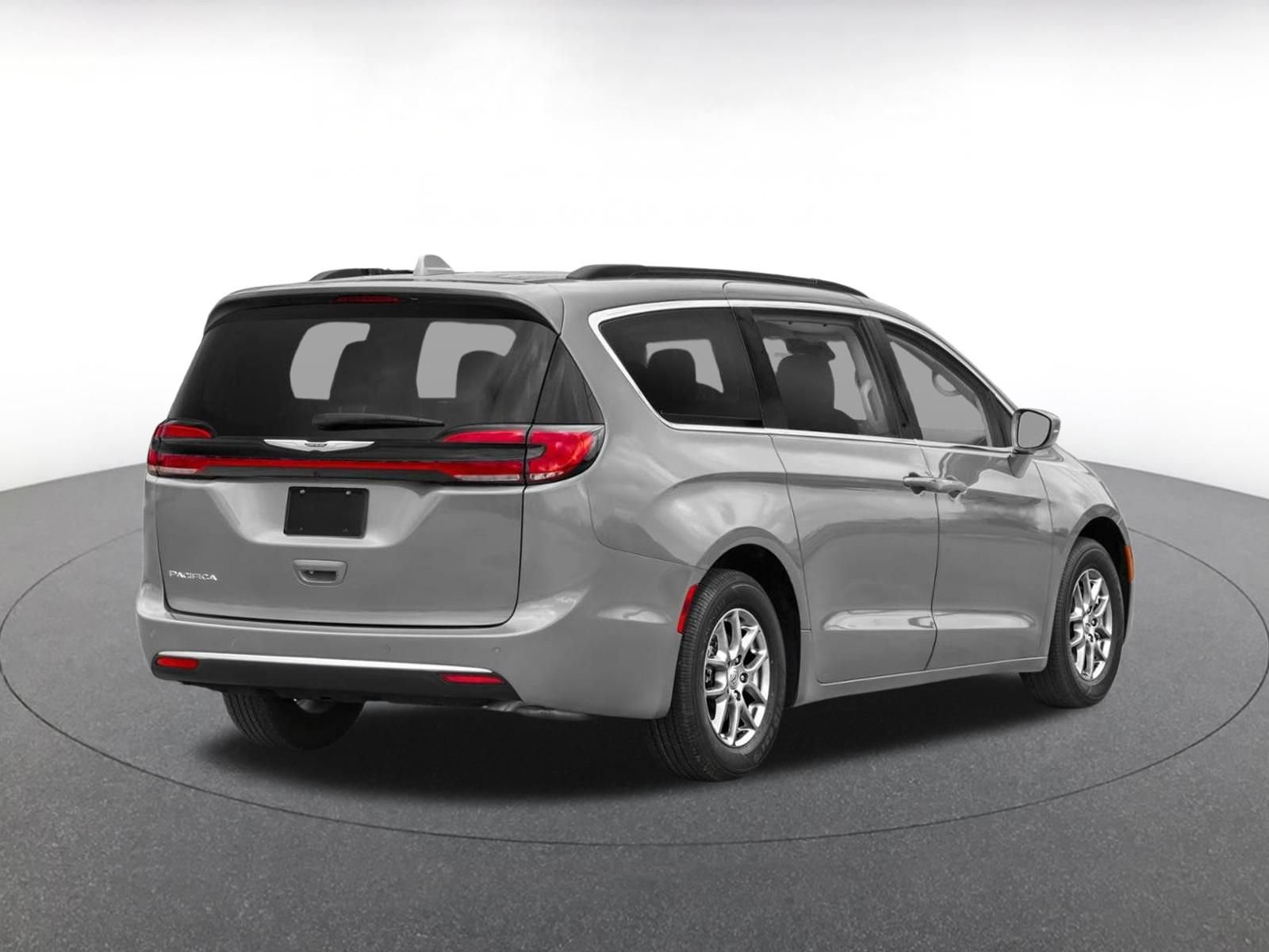 Used 2022 Chrysler Pacifica Touring-L FWD image 2