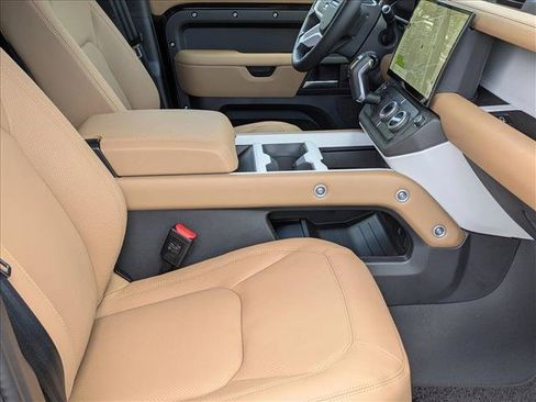New 2026 Land Rover Defender 130 X-Dynamic SE AWD/4WD image 18