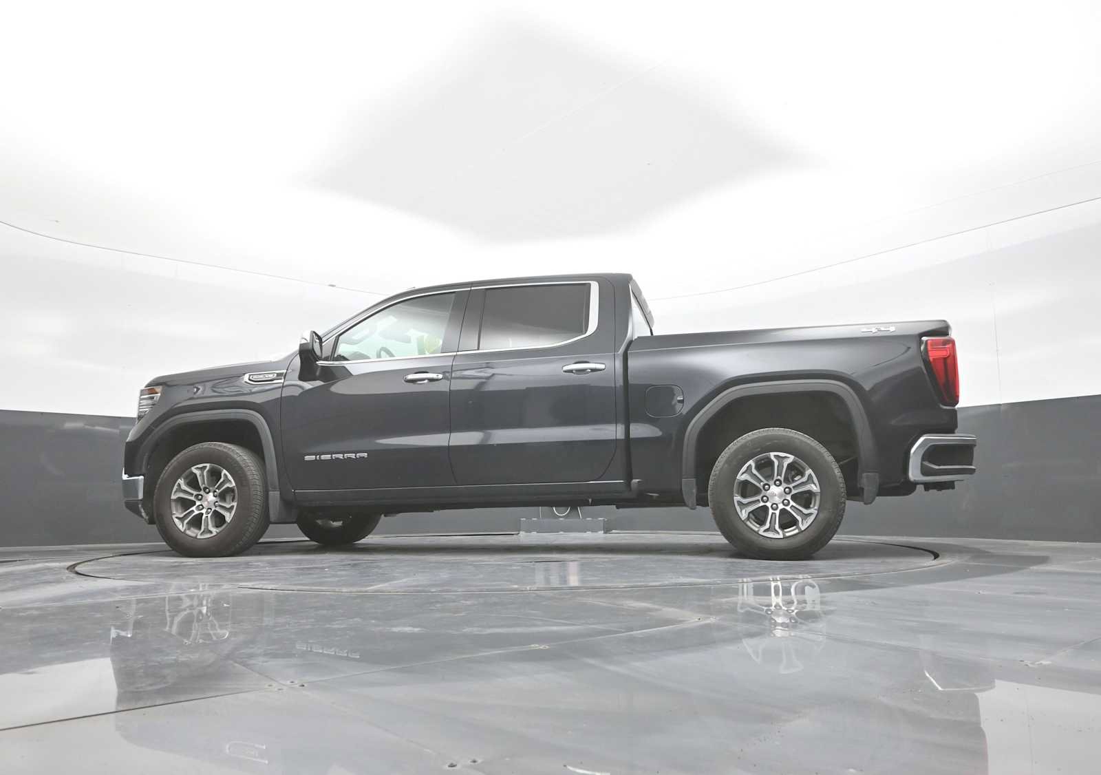 Used 2026 GMC Sierra 1500 SLT AWD/4WD image 43