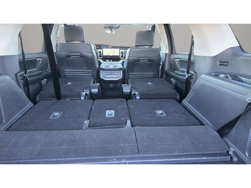 Used 2025 Ford Expedition Platinum image 16