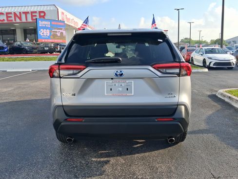 Used 2024 Toyota RAV4 LE AWD/4WD image 10