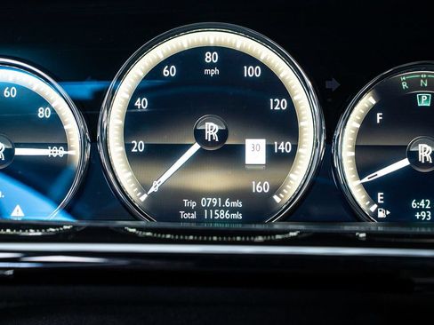 Used 2022 Rolls-Royce Phantom Sedan w/ The Phantom Package RWD image 50
