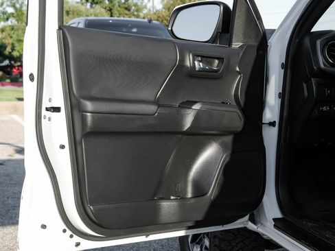 Used 2023 Toyota Tacoma TRD Off-Road image 44