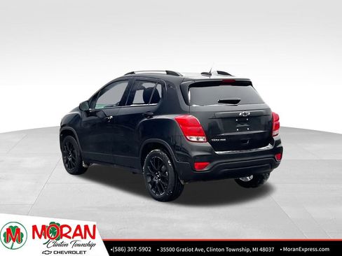 Certified 2022 Chevrolet Trax LT w/ Midnight Edition image 4