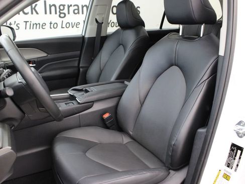 Used 2024 Toyota Grand Highlander Limited image 13