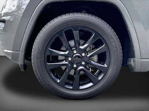 Used 2019 Jeep Grand Cherokee Altitude AWD/4WD image 34