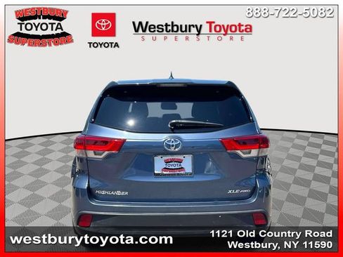 Used 2017 Toyota Highlander XLE AWD/4WD image 9