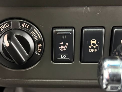 Used 2014 Nissan Frontier PRO-4X AWD/4WD image 22
