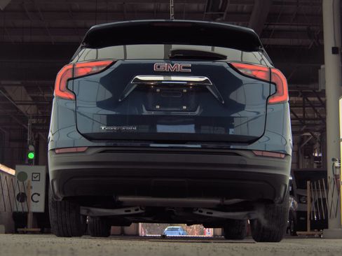 Used 2020 GMC Terrain SLE w/ Driver Convenience Package image 10