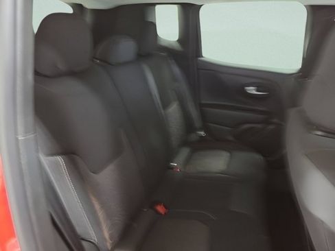 Used 2023 Jeep Renegade Latitude AWD/4WD image 14