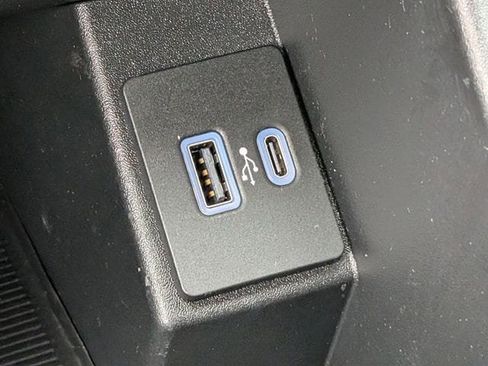 Used 2022 Ford Edge SE w/ Black Appearance Package image 18