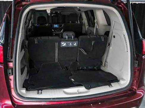 Used 2018 Chrysler Pacifica Touring Plus w/ Tire & Wheel Group FWD image 51