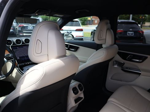 Used 2024 Mercedes-Benz GLC 300 4MATIC image 15