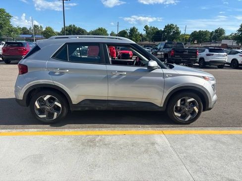 Used 2026 Hyundai Venue SEL FWD image 4