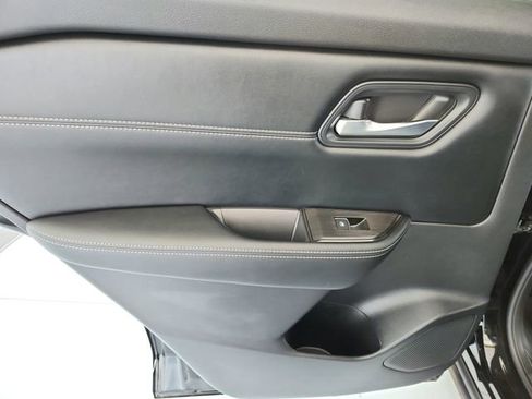 Used 2025 Nissan Rogue SL w/ SL Premium Package image 44