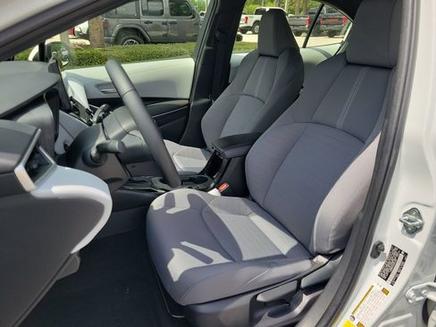 Used 2025 Toyota Corolla SE FWD image 15