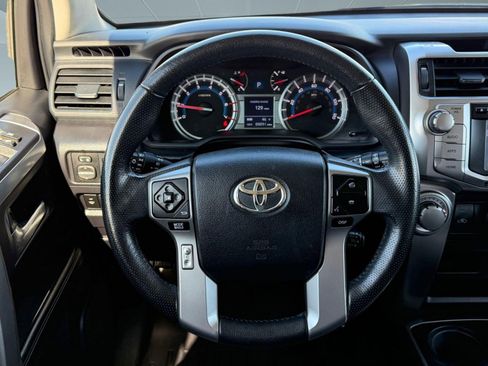 Used 2014 Toyota 4Runner SR5 Premium image 16