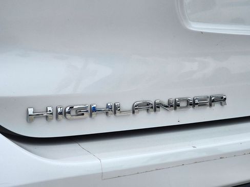 Used 2023 Toyota Highlander L image 11