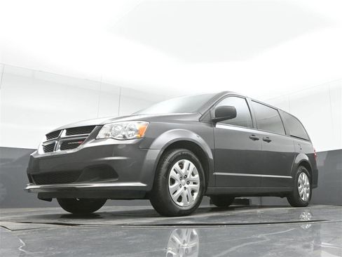 Used 2019 Dodge Grand Caravan SE w/ UConnect Hands-Free Group FWD image 30