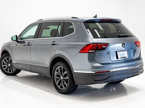 Used 2023 Volkswagen Tiguan SE w/ Panoramic Sunroof Package FWD image 31
