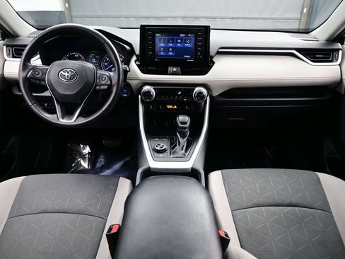 Used 2020 Toyota RAV4 XLE w/ XLE Grade Weather Package AWD/4WD image 17